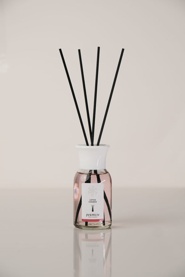 Difuzor de parfum cu bețișoare Lotus Chance 110ml